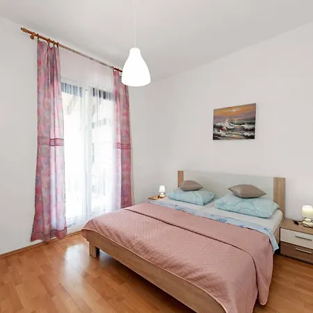Apartamento In Tribunj Near Adriatic Sea