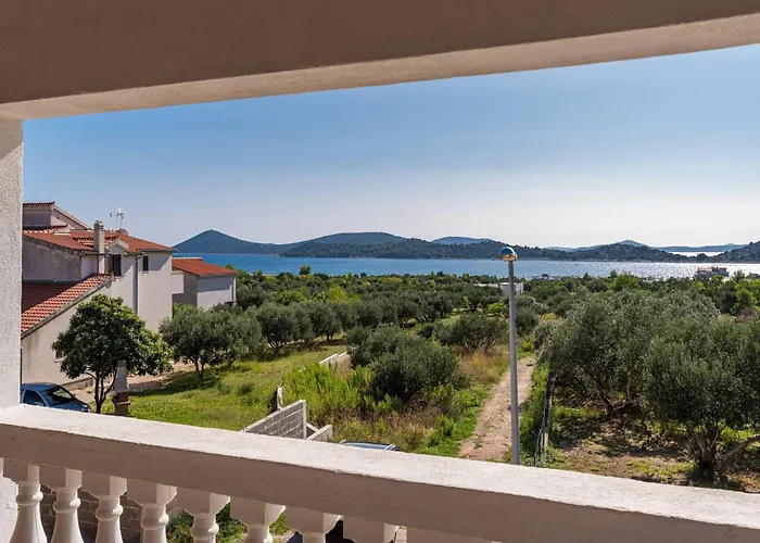 Appartement In Tribunj Near Adriatic Sea *